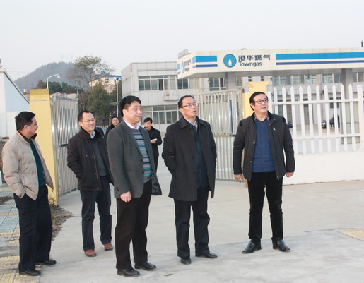 市城鄉(xiāng)建委黨委書記、主任鄭家齊一行至安慶港華調(diào)研我市燃?xì)夤ぷ?>                            <div   id="zad3riafk"   class="con">
                                <span id="zad3riafk"    class="title">市城鄉(xiāng)建委黨委書記、主任鄭家齊一行至安慶港華調(diào)研我市燃?xì)夤ぷ?/span>
                                <p class="des">&nbsp;

	12月12日下午，市城鄉(xiāng)建委黨委書記、主任鄭家齊，副主任張北安率委相關(guān)部門來到安慶市煤氣公司和安慶港華燃?xì)夤菊{(diào)研。安慶市煤氣公司經(jīng)理、安慶港華董事長潘炳應(yīng)，安慶港華總經(jīng)理王政文陪同調(diào)研，公司全體班子成員參加調(diào)研會。 &nbsp;&nbsp;&nbsp;&nbsp;&nbsp;&nbsp;&nbsp;


	鄭家齊主任一行先后來到我市天然氣月山門站、北部新城高中壓站及L...</p>
                            </div>
                            <div   id="zad3riafk"   class="time">
                                <span id="zad3riafk"    class="day">15</span>
                                <span id="zad3riafk"    class="year-month">2014-12</span>
                            </div>
                        </a>
                    </li>
                                    </ul>
                <div   id="zad3riafk"   class="pagination">
                <a href=?pid=2&page=1 title=第1頁>1</a><a>...</a><a href=?pid=2&page=115 title=第115頁>115</a><a title=第116頁 class=